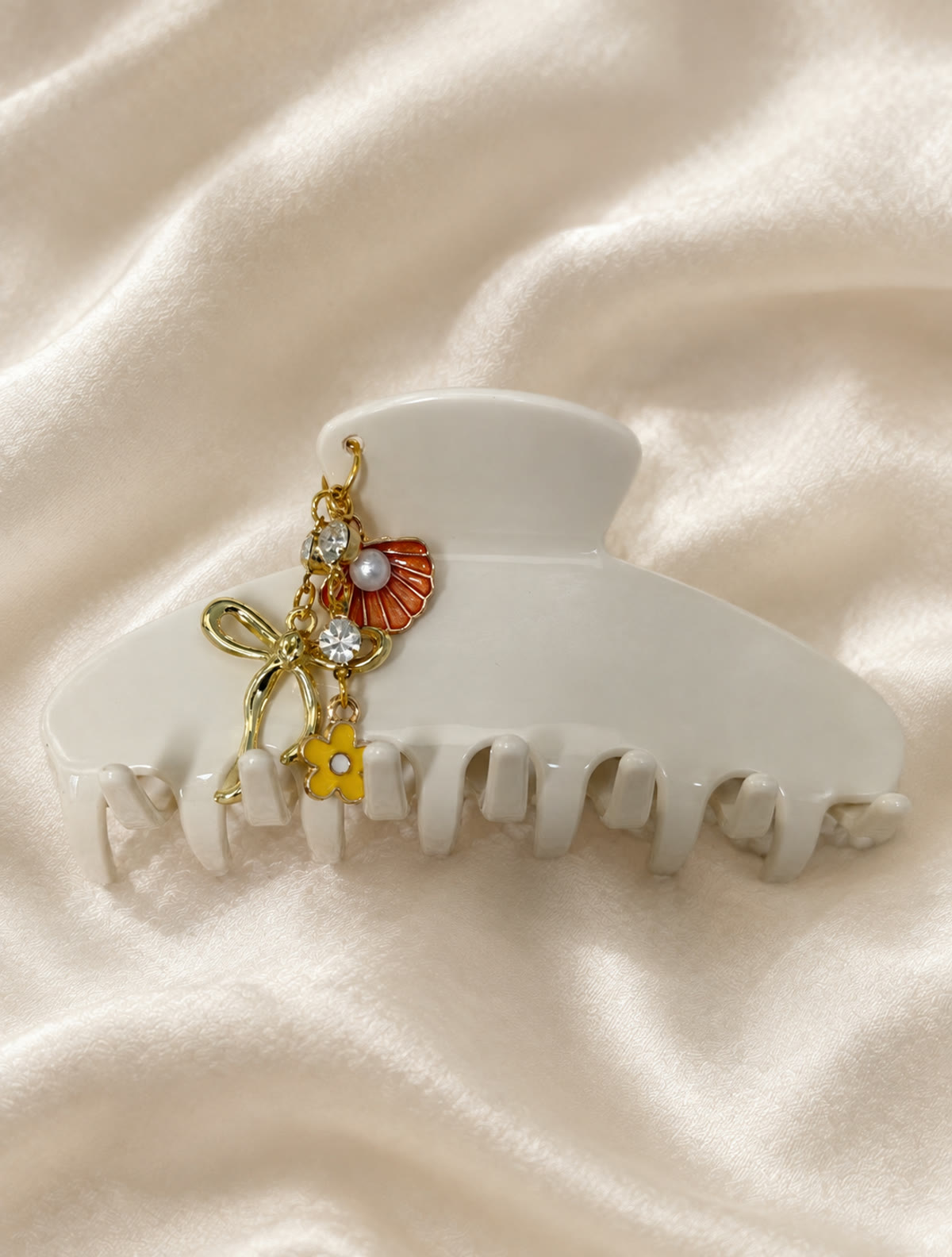 Amsterdam clip on cream silk