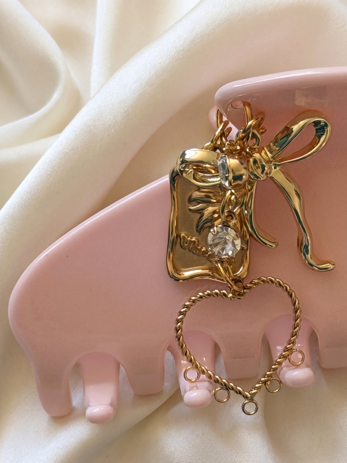 Malibu clip, cluster close-up